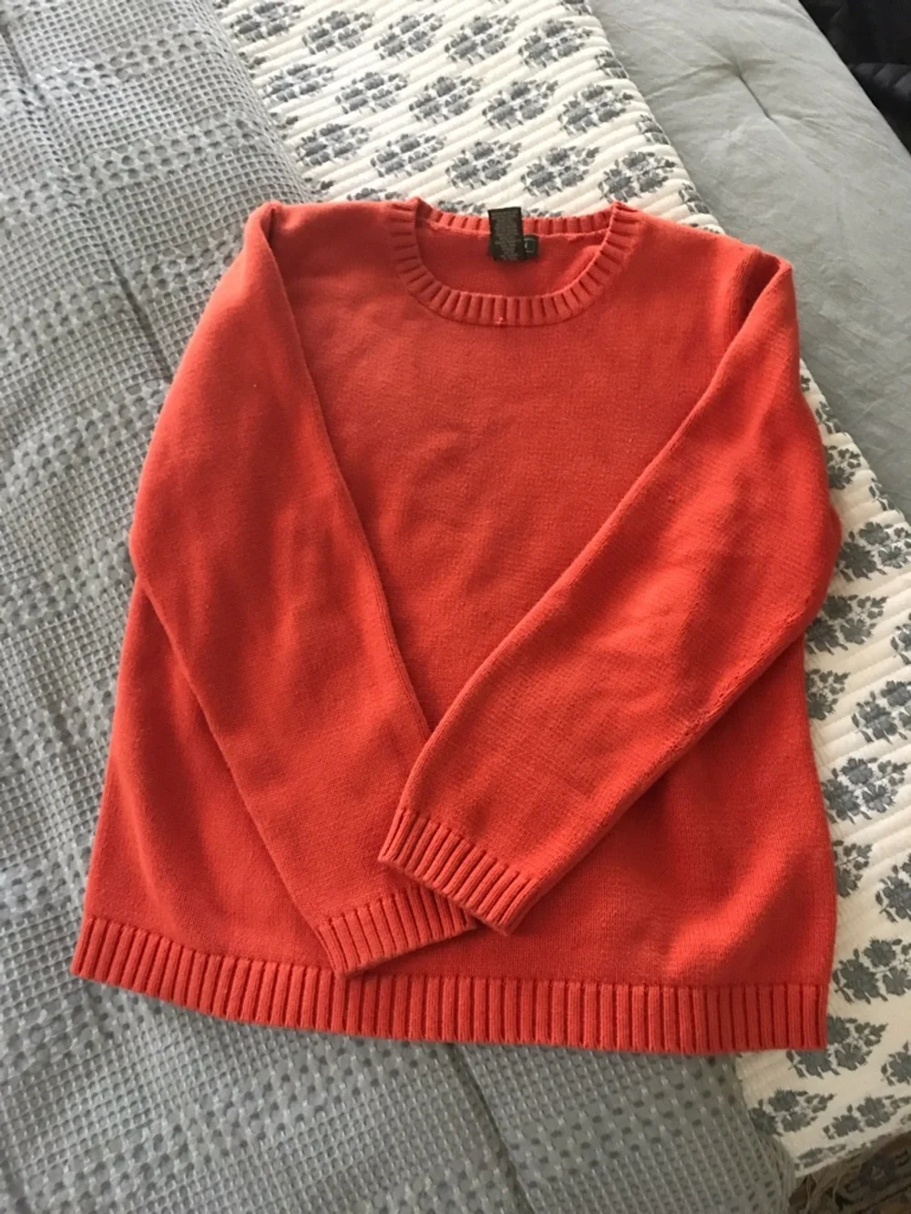 L.L. Bean womens Crewneck Sweater in Coral - Picture 3 of 3